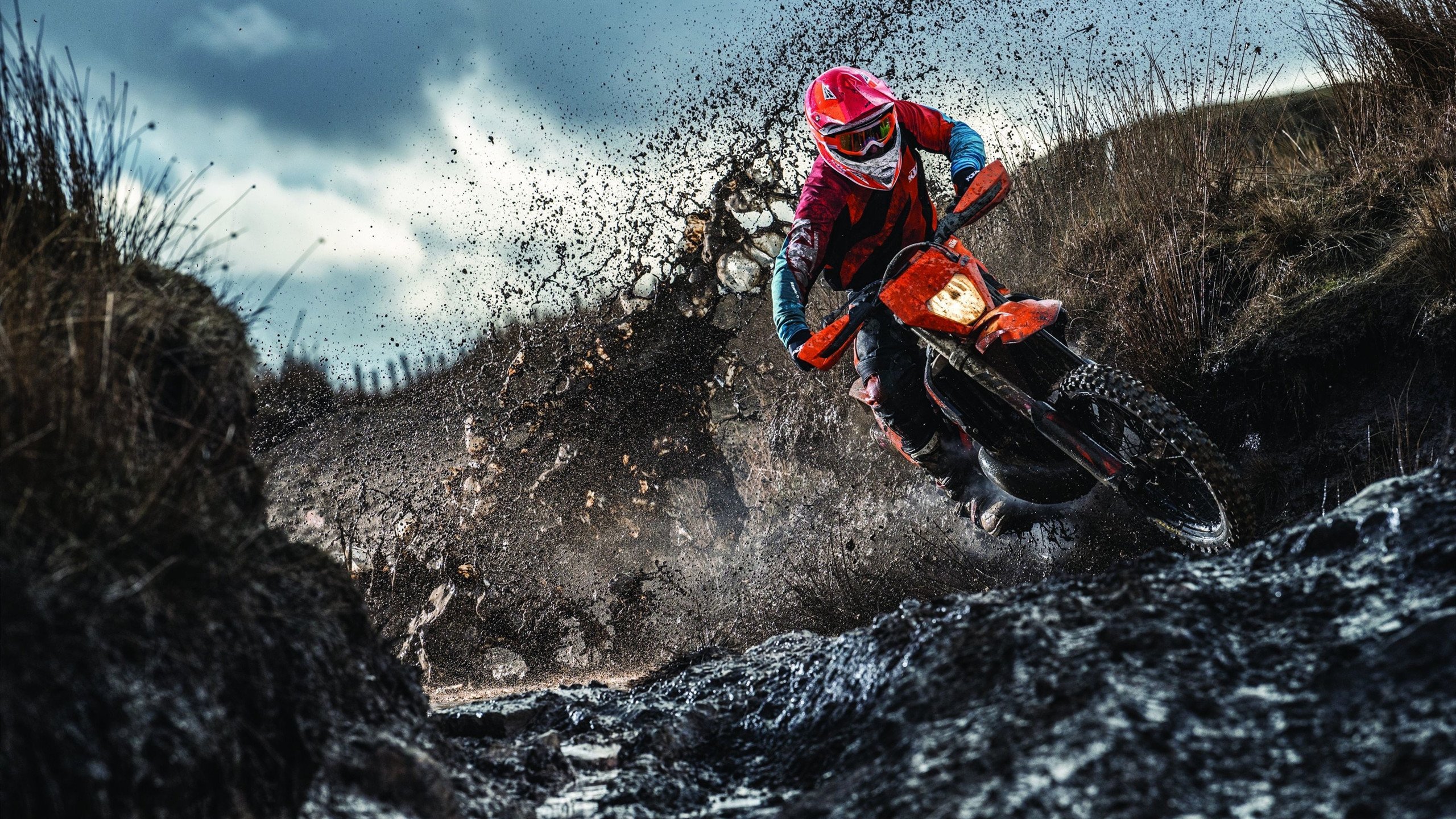 _百变轮滑巡游：街头潮流的炫技表演_，轮滑炫酷视频